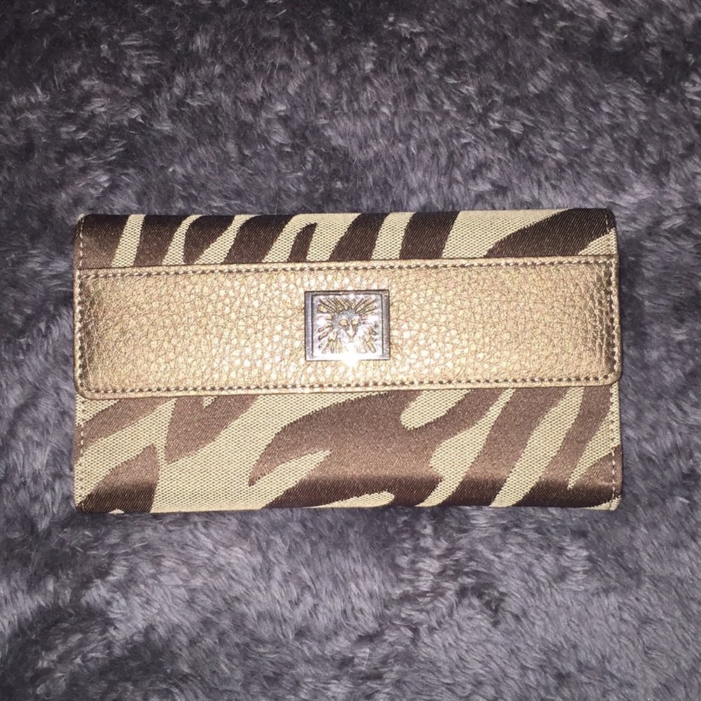 Adorable Anne Klein wallet!! NWOT